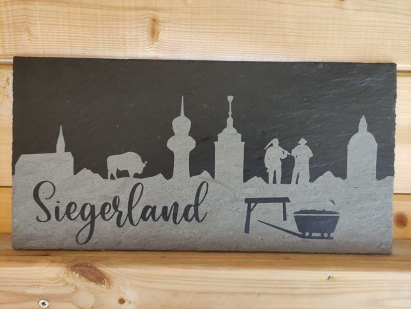 Gravierte Skyline von Siegerland (beispielhaft) auf einer hochwertigen Schieferplatte. Ein perfektes Geschenk für Stadt-Liebhaber und Heimatverbundene.