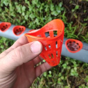 Netztopf für ein hydroponisches System, perfekt passend für HT 90 Rohre mit 68mm Löchern.