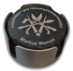 Handgefertigte Schieferuntersetzer mit verschiedenen Zunftlogos